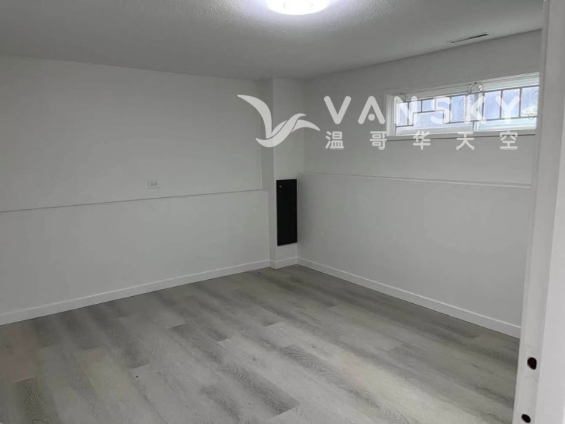 251026010255_Unit B - North room landscape.jpg